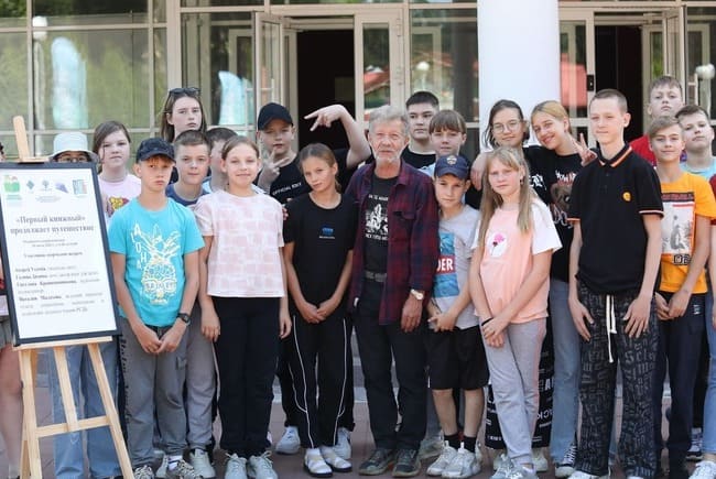 «Первый книжный» продолжает путешествие: встреча с Андреем Усачевым, Галиной Дядиной и Светланой Крашенинниковой