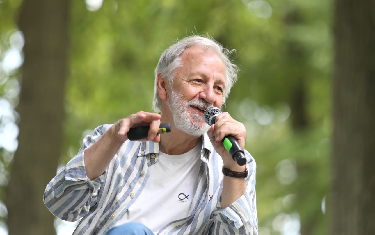 Игорь Олейников